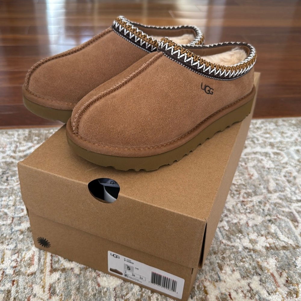Ugg Tasman Slipper Chestnut New in Box Size 5